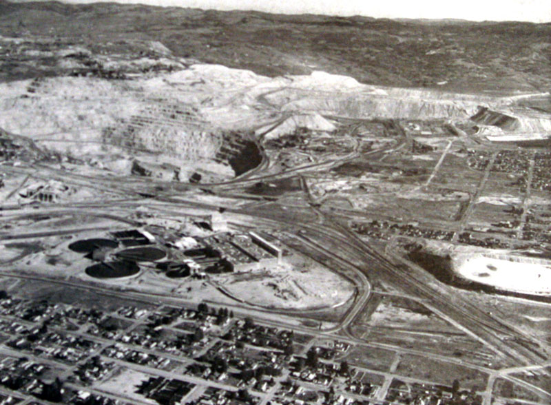 The Berkeley Pit in 1963, shortly after the construction of the Weed Concentrator seen below the Pit, with the city of Butte, Montana to the bottom and right in the photo.